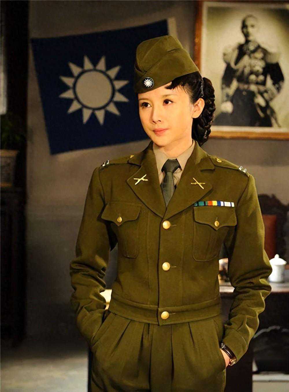 1936年两广空军投蒋内情：女特务色诱广东空军司令