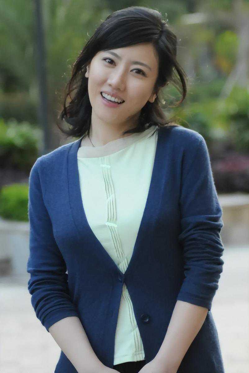 宋丹丹儿媳博谷：嫁小七岁巴图生两子，与婆婆当“姐们”幸福美满