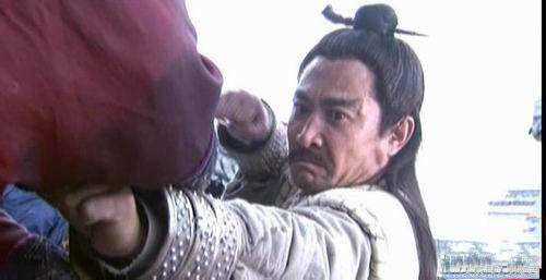 假义女代父出战，一战排位四王首，紫衫龙王却缘何破教而出？
