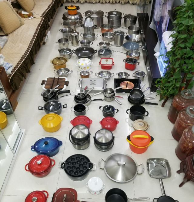 建议大家：厨房用的锅具，买这4种就够了，其它都是“白花钱”