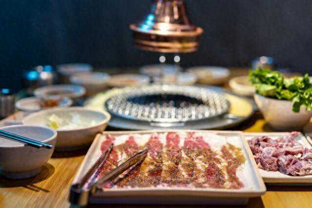 韩媒：食品价格大涨，韩国低价自助餐走红