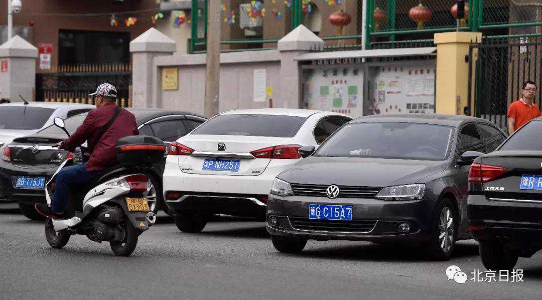 北京路面上“满眼都是外地车”？暗访4S店：外地牌花钱就能上