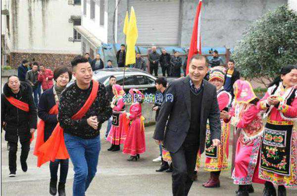 北川娃儿创业成功不忘家乡 捐款百万回报乡亲