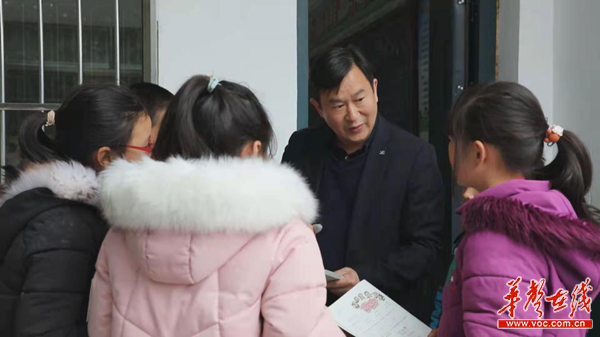 「“湘”当自觉自信自强」常宁盘玖仁：扎根瑶乡教育28载 扛起传承瑶族文化大旗